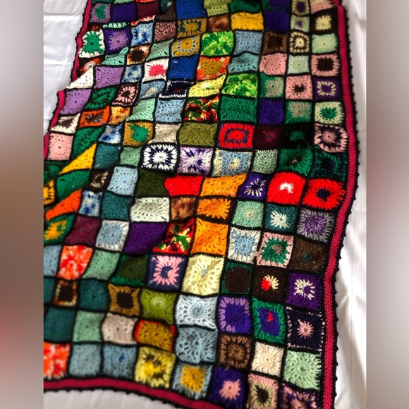 1970s Hand Crocheted Granny Square Blanket - Picture 3 of 15